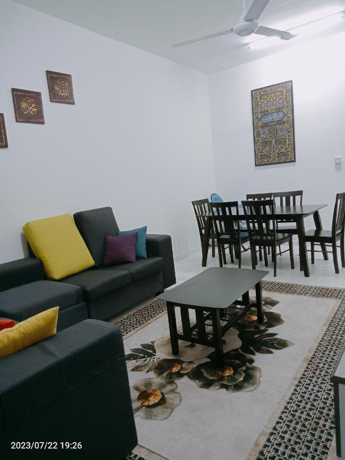 Homestay Triple Q Manjung セリ・マンジュン エクステリア 写真